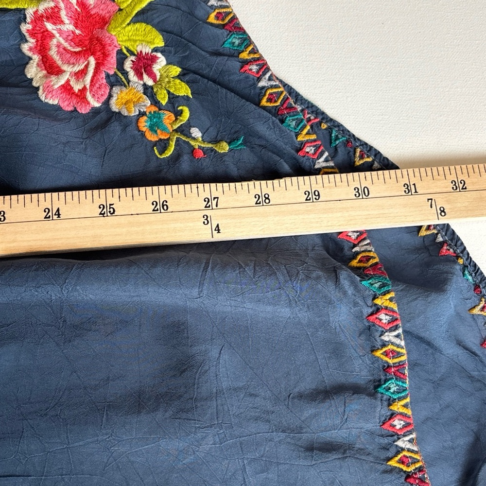 Johnny Was Blouse Womens Medium Blue Floral Tunic Boho Southwestern Artisan FLAW - Picture 11 of 12